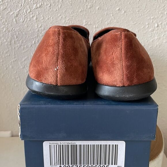 NIB Lori Goldstein Nutmeg Brown Flats Size 8.5 - Picture 6 of 9